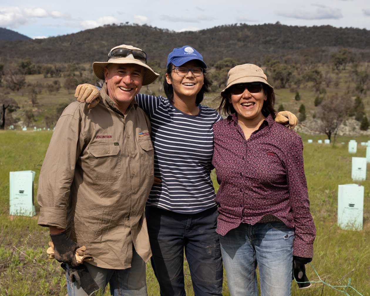 Volunteers at Scottsdale Reserve. By Bee Stephens